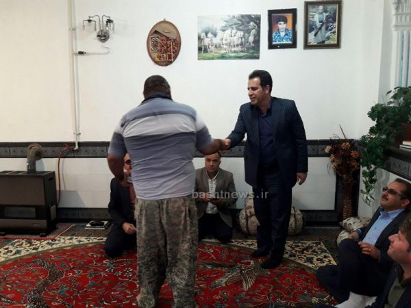 بازدید فرماندار و رئیس بهزیستی از معلولان باشتی و عکس العمل جالب آنها! +تصاویر 16